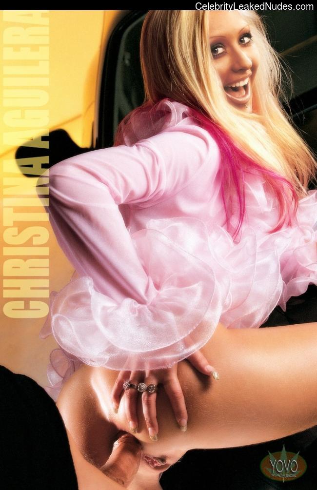 Christina-Aguilera-nude-celebrity-pics-23
