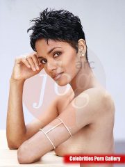 Halle Berry Naked Celebrity Pics image 21 