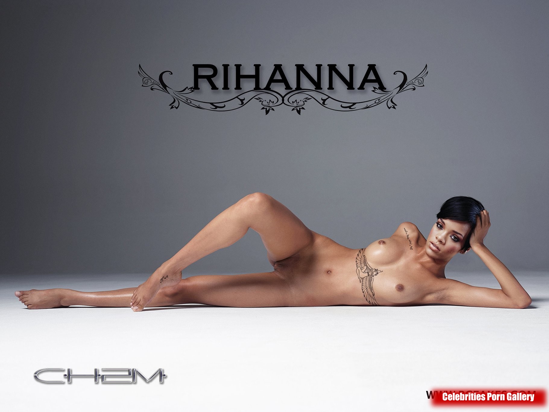 Rihanna fake nude pics