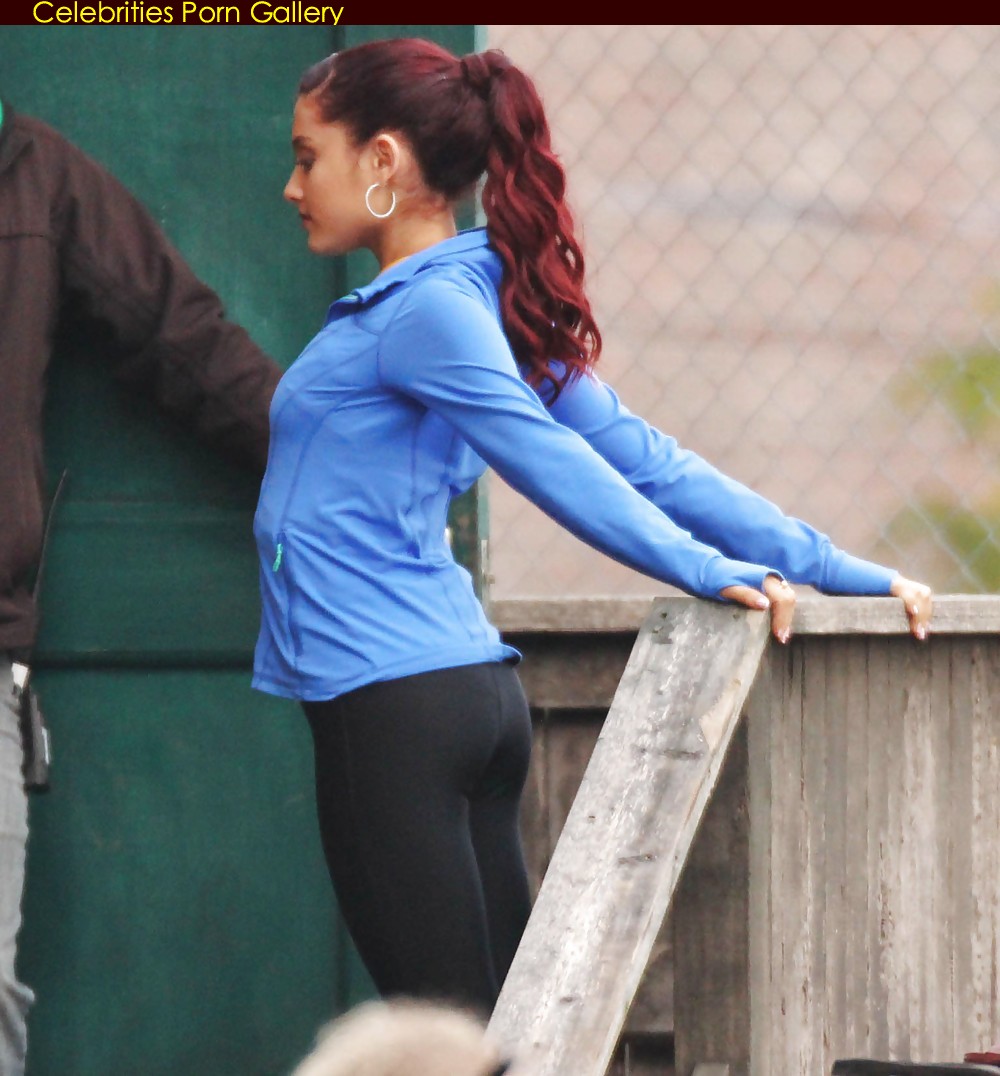 Ariana-Grande-celebrities-naked-img-015