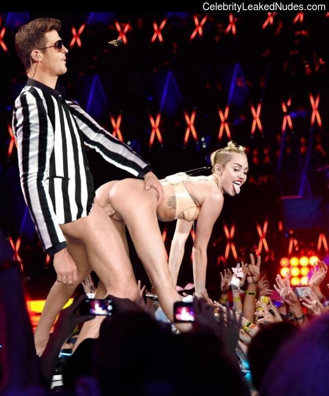 Miley-Cyrus-nude-celebrity-24