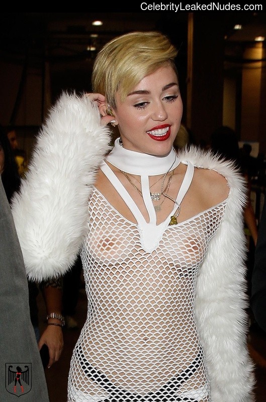Miley-Cyrus-nude-celebrity-pictures-6